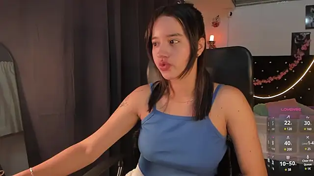 Snapshot of emilyrouxe chatting on 9, 2, 2025 emilyrouxe online show from 9, 2, 2025