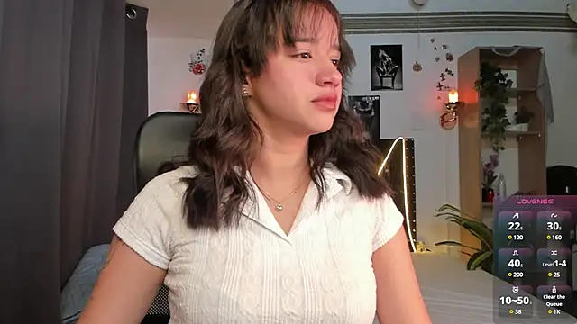 Snapshot of emilyrouxe chatting on 4, 3, 2025 emilyrouxe online show from 4, 3, 2025