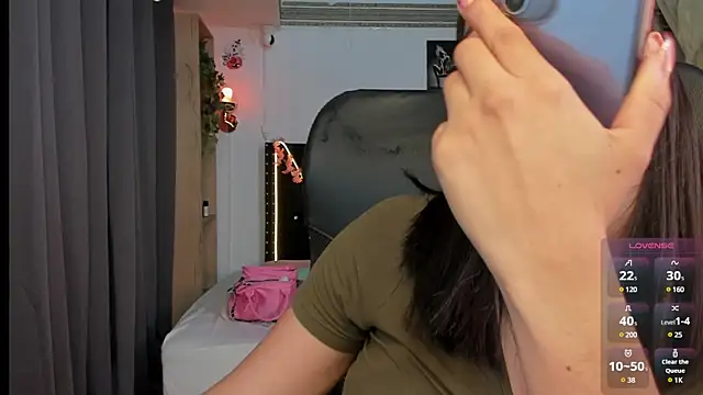 Snapshot of emilyrouxe chatting on 20, 3, 2025 emilyrouxe online show from 20, 3, 2025