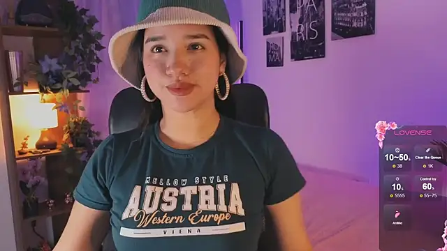 Snapshot of emilyrouxe chatting on 27, 9, 2025 emilyrouxe online show from 27, 9, 2025