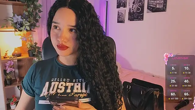 Snapshot of emilyrouxe chatting on 4, 10, 2025 emilyrouxe online show from 4, 10, 2025