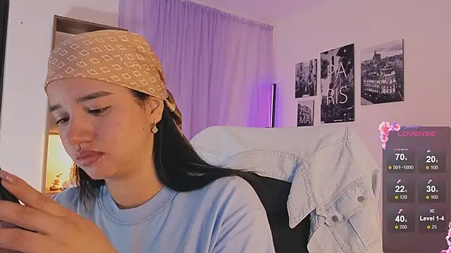 Snapshot of emilyrouxe chatting on 8, 10, 2025 emilyrouxe online show from 8, 10, 2025