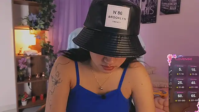 Snapshot of emilyrouxe chatting on 9, 10, 2025 emilyrouxe online show from 9, 10, 2025