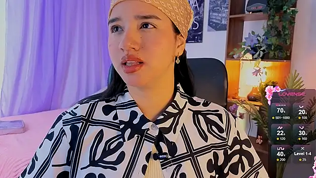 Snapshot of emilyrouxe chatting on 13, 10, 2025 emilyrouxe online show from 13, 10, 2025