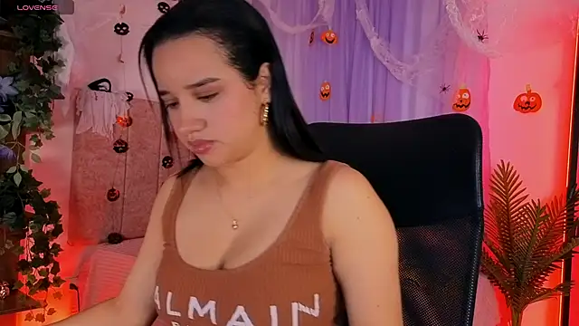 Snapshot of emilyrouxe chatting on 28, 10, 2025 emilyrouxe online show from 28, 10, 2025