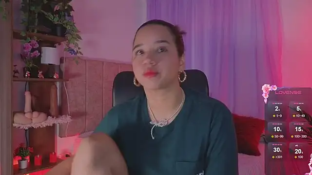 Snapshot of emilyrouxe chatting on 20, 11, 2025 emilyrouxe online show from 20, 11, 2025