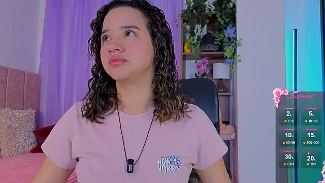 Snapshot of emilyrouxe chatting on 17, 12, 2025 emilyrouxe online show from 17, 12, 2025