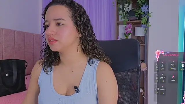 Snapshot of emilyrouxe chatting on 18, 12, 2025 emilyrouxe online show from 18, 12, 2025