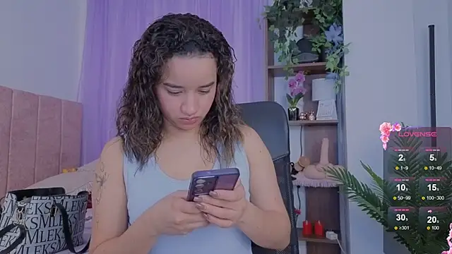 Snapshot of emilyrouxe chatting on 12, 1, 2026 emilyrouxe online show from 12, 1, 2026