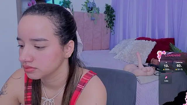 Snapshot of emilyrouxe chatting on 21, 2, 2026 emilyrouxe online show from 21, 2, 2026