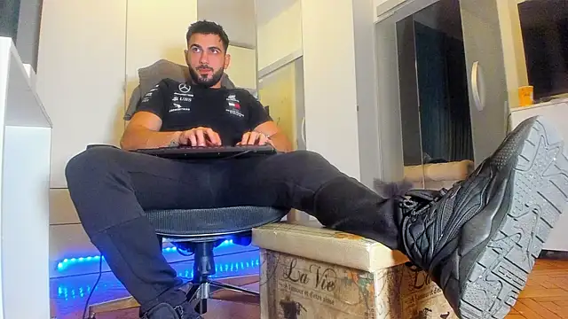 Snapshot of welcometo_hell chatting on 6, 10, 2025 welcometo hell online show from 6, 10, 2025