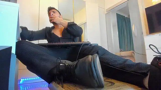 Snapshot of welcometo_hell chatting on 18, 10, 2025 welcometo hell online show from 18, 10, 2025