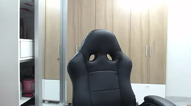 RoxanaLove9 online show from 11, 2, 2025