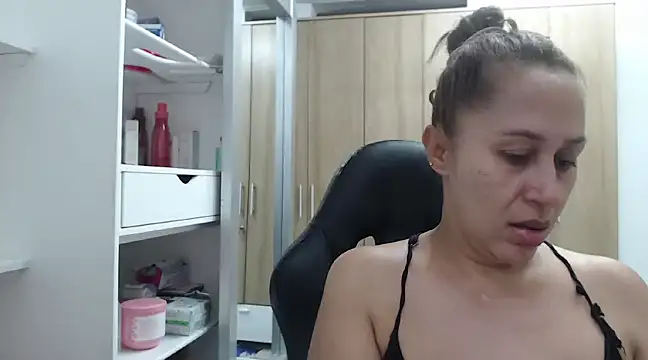 RoxanaLove9 online show from 14, 2, 2025