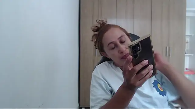 RoxanaLove9 online show from 25, 3, 2026