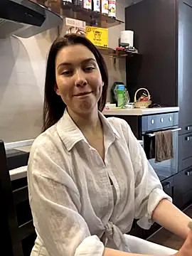 KikiWatson online show from 2, 12, 2024