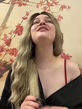 KikiWatson online show from 11, 12, 2024