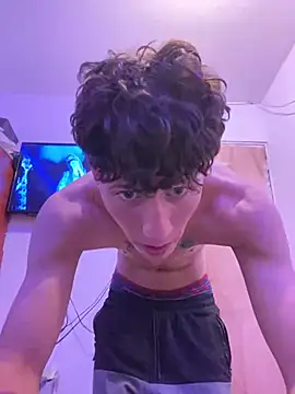 Snapshot of LatinBoysxxx chatting on 5, 12, 2024 LatinBoysxxx online show from 5, 12, 2024