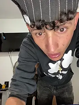 Snapshot of LatinBoysxxx chatting on 20, 1, 2025 LatinBoysxxx online show from 20, 1, 2025