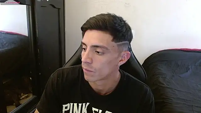 Snapshot of kv___xxx_ chatting on 12, 9, 2025 kv   xxx  online show from 12, 9, 2025