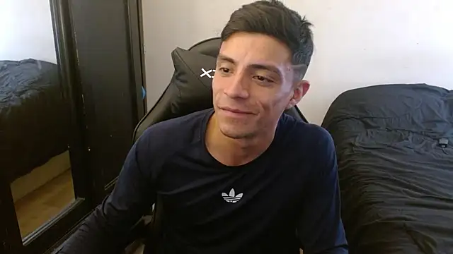 Snapshot of kv___xxx_ chatting on 16, 9, 2025 kv   xxx  online show from 16, 9, 2025