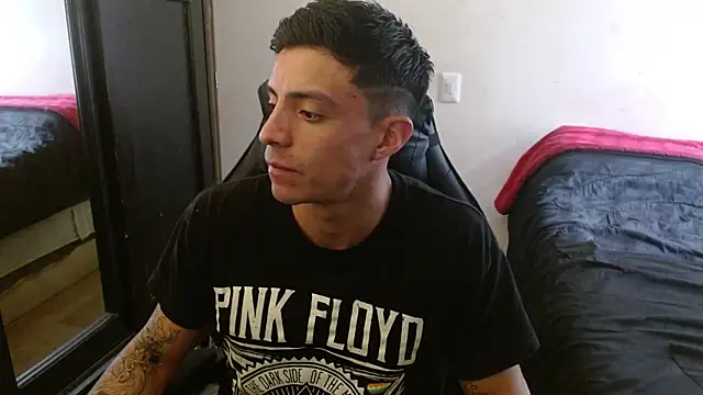 Snapshot of kv___xxx_ chatting on 19, 9, 2025 kv   xxx  online show from 19, 9, 2025