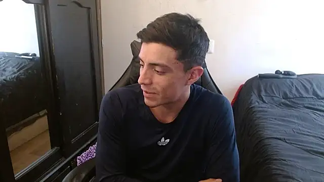 Snapshot of kv___xxx_ chatting on 30, 9, 2025 kv   xxx  online show from 30, 9, 2025