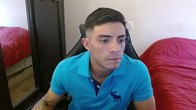 Snapshot of kv___xxx_ chatting on 3, 10, 2025 kv   xxx  online show from 3, 10, 2025