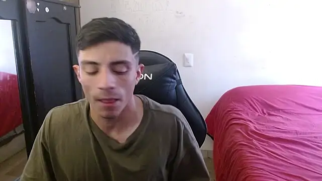 Snapshot of kv___xxx_ chatting on 4, 10, 2025 kv   xxx  online show from 4, 10, 2025