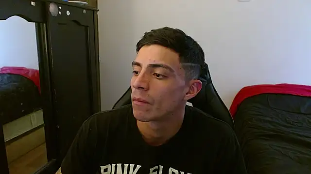 Snapshot of kv___xxx_ chatting on 8, 10, 2025 kv   xxx  online show from 8, 10, 2025