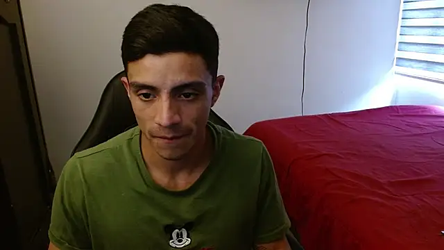 Snapshot of kv___xxx_ chatting on 15, 10, 2025 kv   xxx  online show from 15, 10, 2025