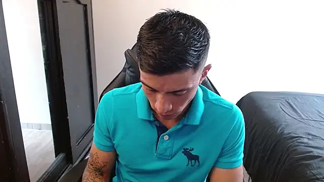 Snapshot of kv___xxx_ chatting on 28, 10, 2025 kv   xxx  online show from 28, 10, 2025