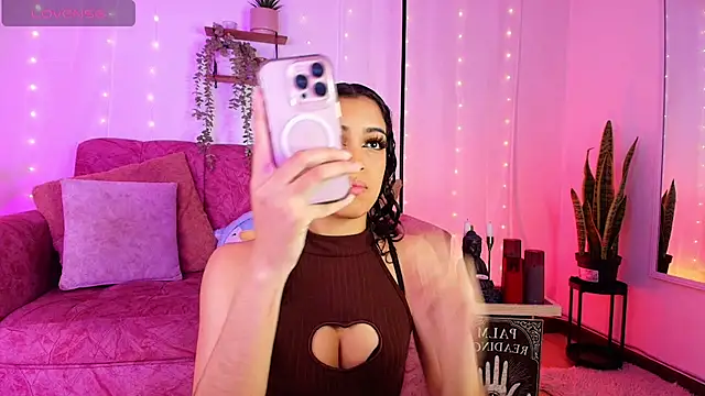 Sara Jhonson online show from 12, 5, 2026