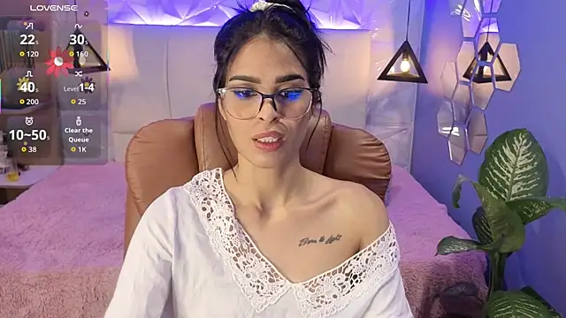 Snapshot of AlessiaVal_ chatting on 7, 11, 2025 AlessiaVal online show from 7, 11, 2025