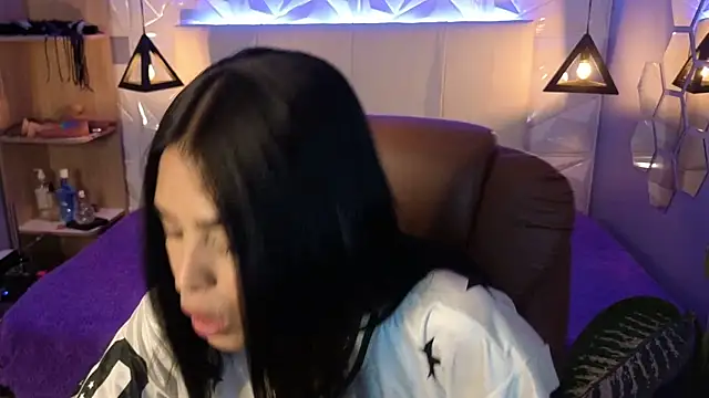 Snapshot of AlessiaVal_ chatting on 18, 12, 2025 AlessiaVal online show from 18, 12, 2025