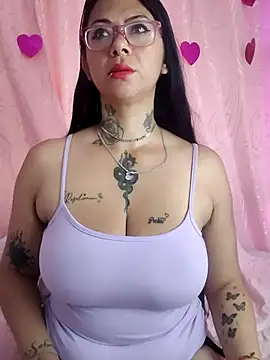 Snapshot of Saloome- chatting on 5, 3, 2025 Saloome- online show from 5, 3, 2025