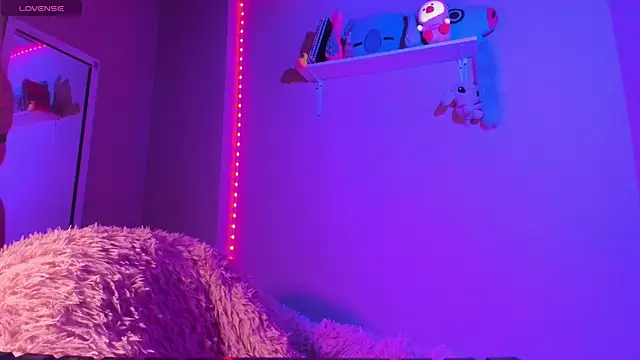 MadelineBenet online show from 6, 2, 2025