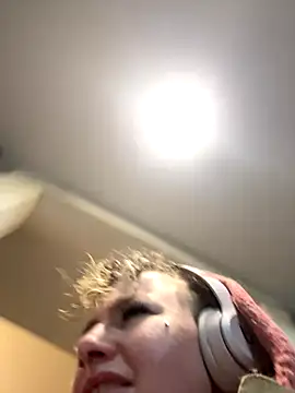 Snapshot of sluttysmiley chatting on 14, 12, 2025 sluttysmiley online show from 14, 12, 2025