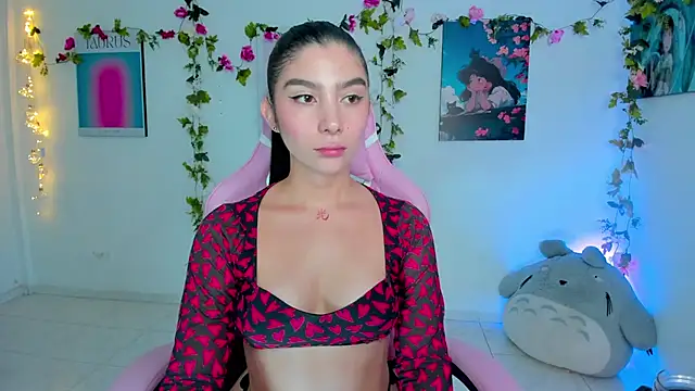 Snapshot of vaura_ chatting on 18, 12, 2024 vaura online show from 18, 12, 2024