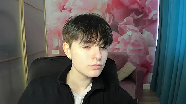 EmiliaYours online show from 5, 1, 2025