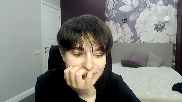 EmiliaYours online show from 11, 2, 2025