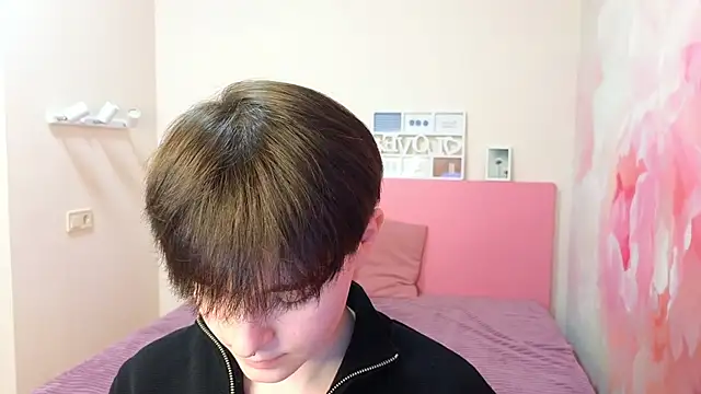 EmiliaYours online show from 28, 2, 2025