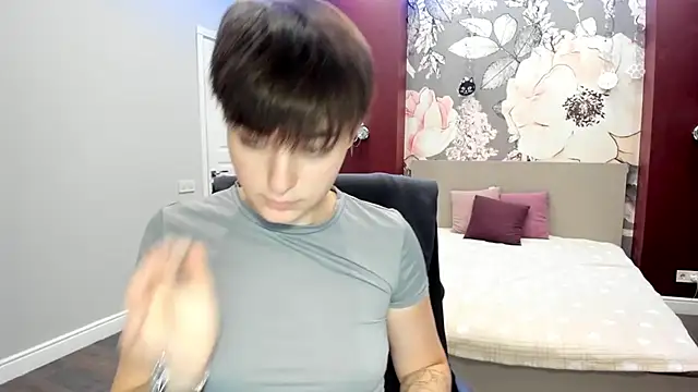 EmiliaYours online show from 12, 9, 2025