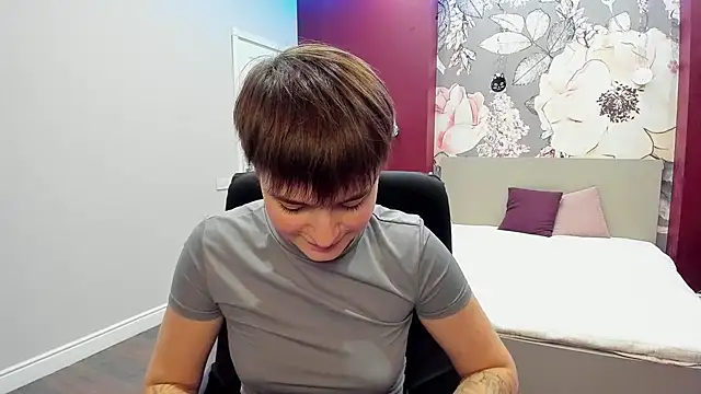 EmiliaYours online show from 10, 10, 2025