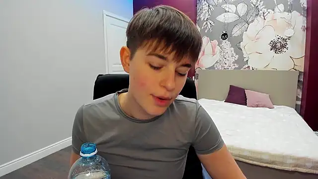 EmiliaYours online show from 11, 10, 2025