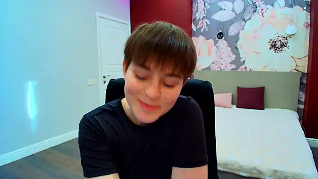 EmiliaYours online show from 6, 4, 2026