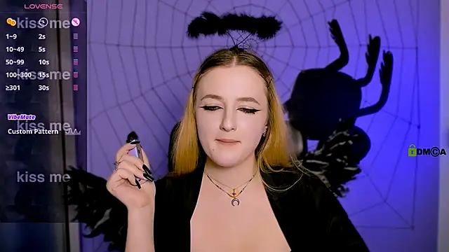 Snapshot of luna_berryy chatting on 20, 10, 2025 luna berryy online show from 20, 10, 2025