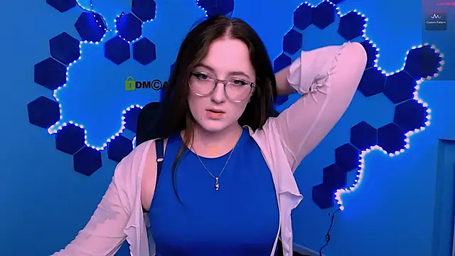 Snapshot of luna_berryy chatting on 2, 12, 2025 luna berryy online show from 2, 12, 2025