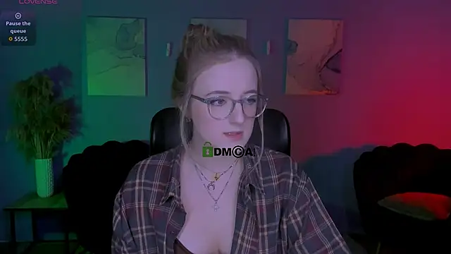 luna berryy online show from 4, 4, 2026