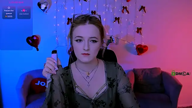 luna berryy online show from 15, 4, 2026